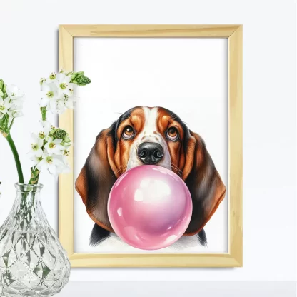 Quadro Cachorro Basset Fofo com Bola de Chiclete