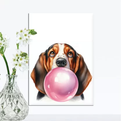 Quadro Cachorro Basset Fofo com Bola de Chiclete